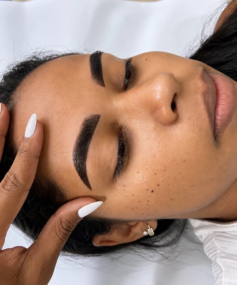 Design com Henna — sobrancelha